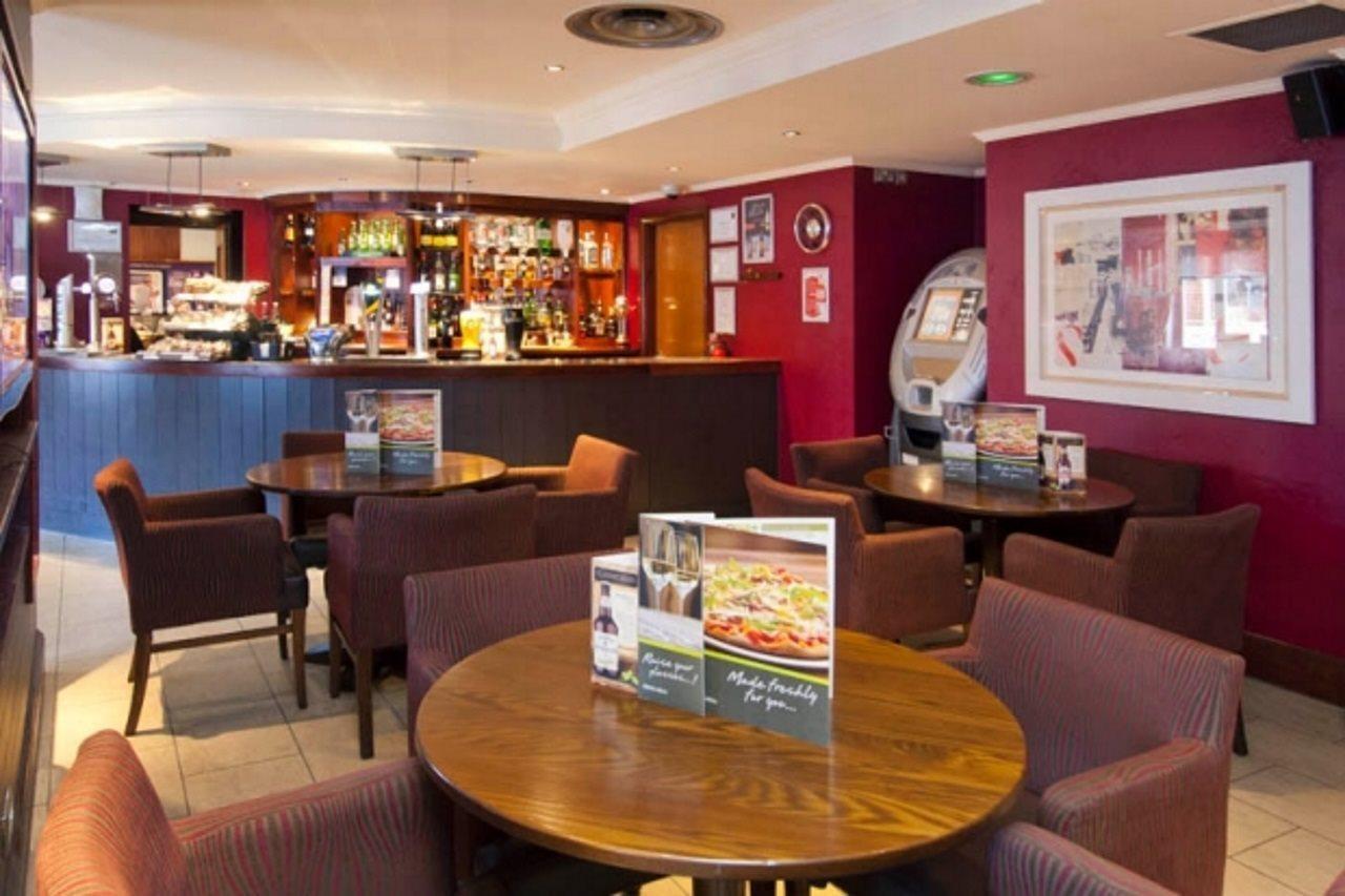 Premier Inn Gatwick Crawley Town West Eksteriør billede